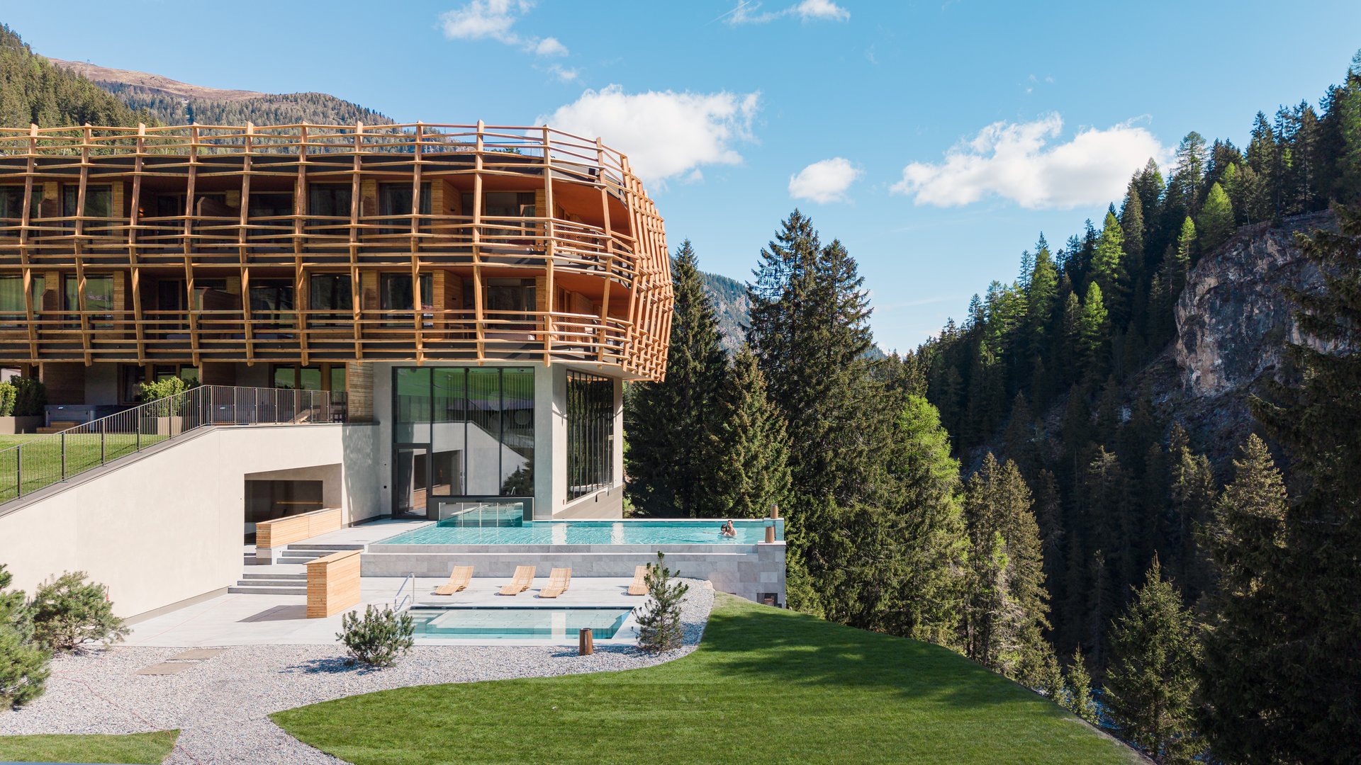 0_-_Hotel_Bella_Vista_-_Area_Infinity_Pool___Whirlpool.jpg