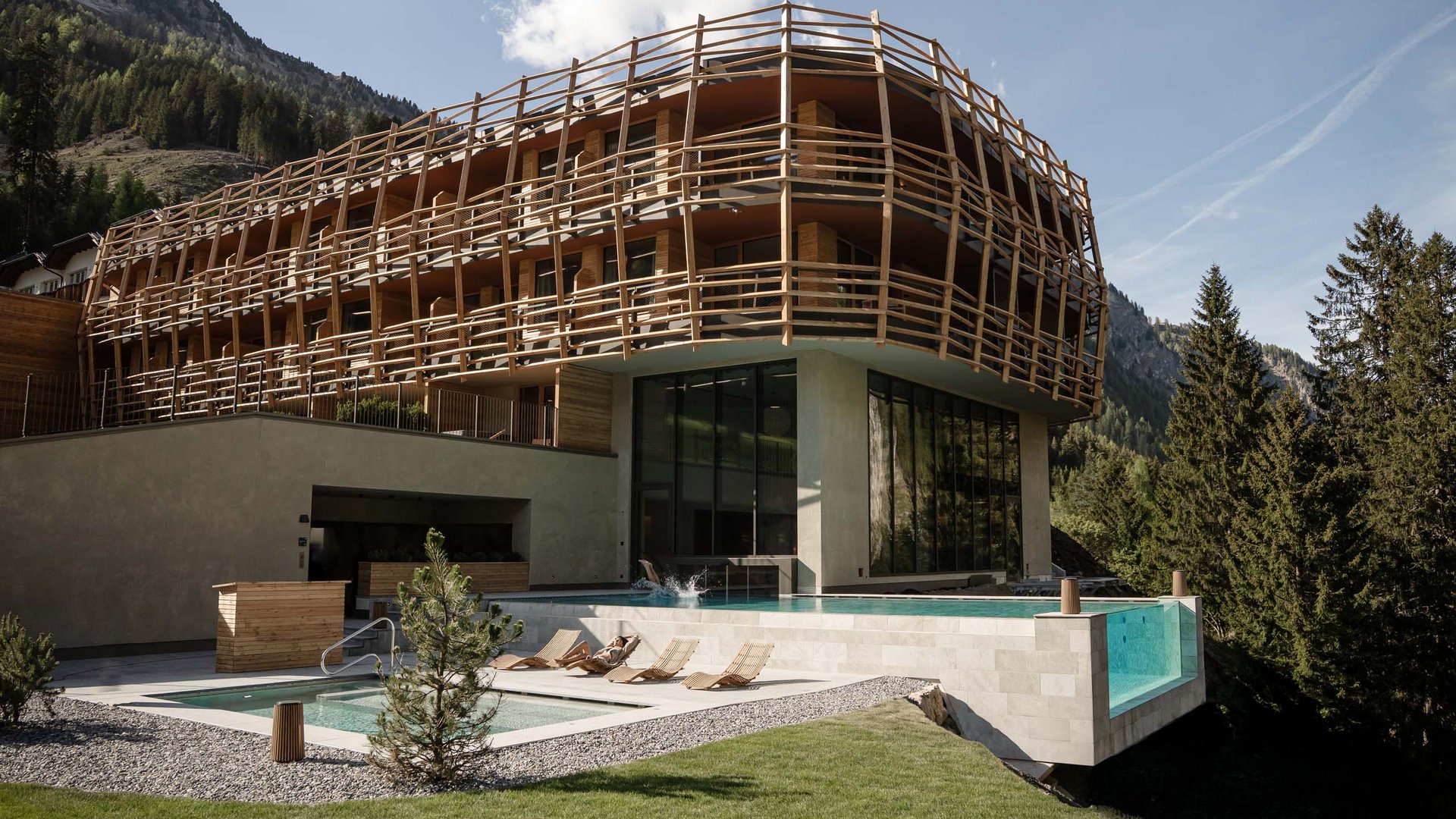 7_-_Hotel_Bella_Vista_-_Infinity_Pool_-_Canyon.jpg